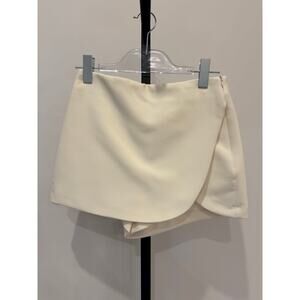 Zara White Skort w/Tags. - Womens Small